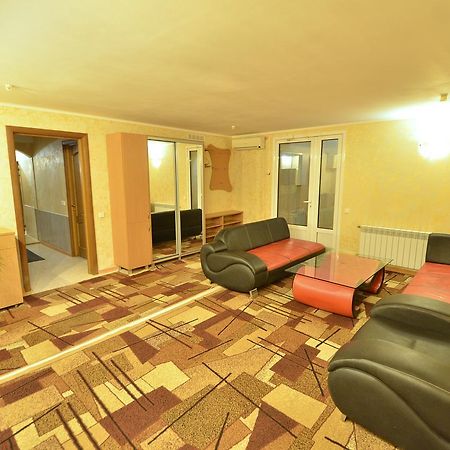 Jaguar Hotel Mykolajiv Buitenkant foto