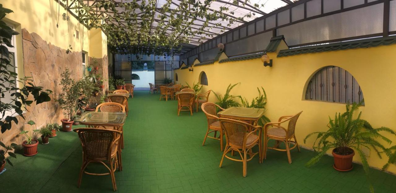 Jaguar Hotel Mykolajiv Buitenkant foto