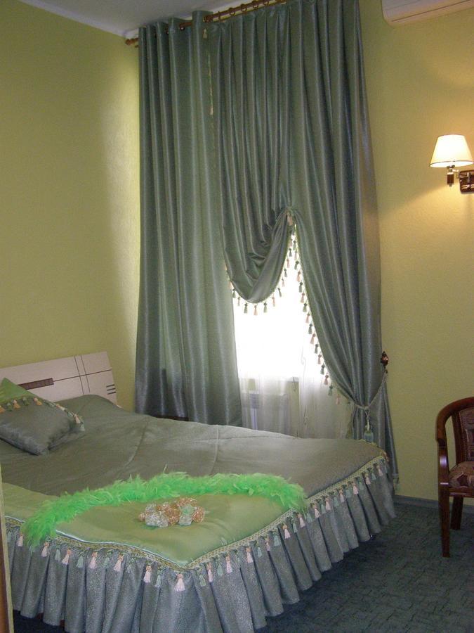 Jaguar Hotel Mykolajiv Buitenkant foto