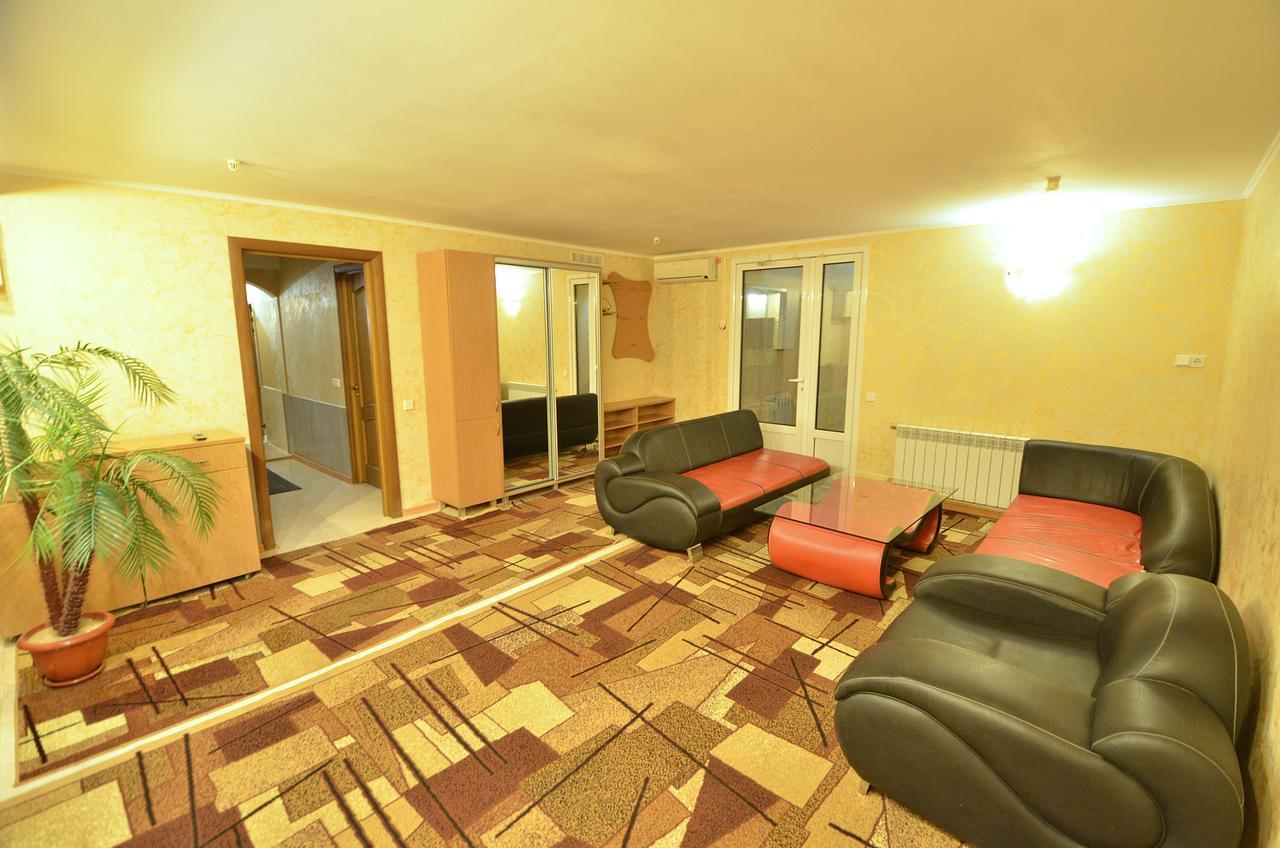 Jaguar Hotel Mykolajiv Buitenkant foto